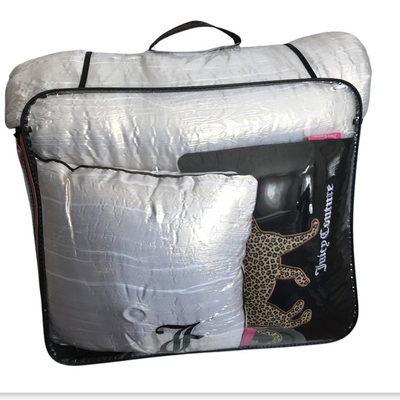 Juicy Couture The Rose Collection 5-Piece King Size Designer Bed Set - Picture 9 of 9